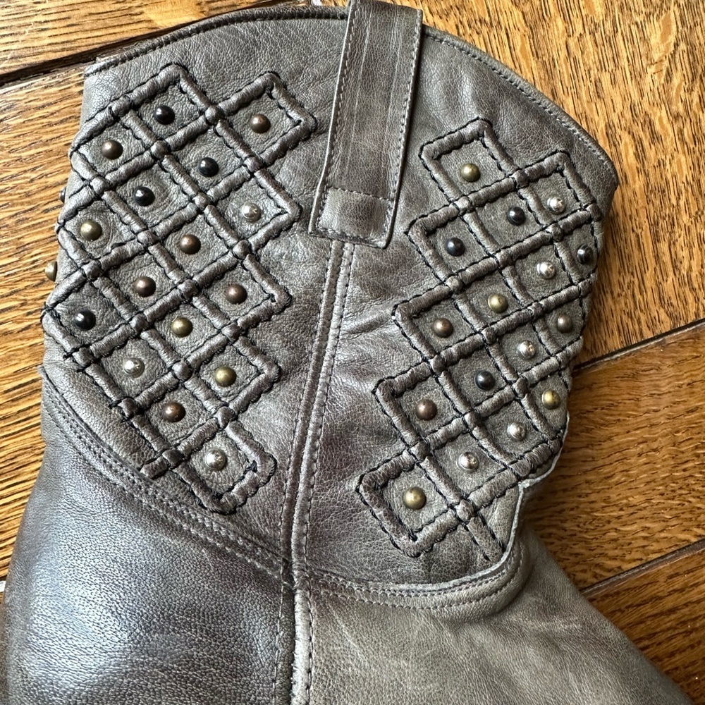 Frye Studded Ankle Boots sz 11 women's - Picture 3 of 6